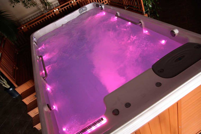 coloradospashow-exercise-pools-spa-sale-purple
